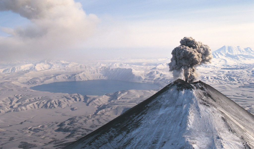 화산폭발 1024x604 일본 기상청 12월 지진활동 및 활화산 상황 발표